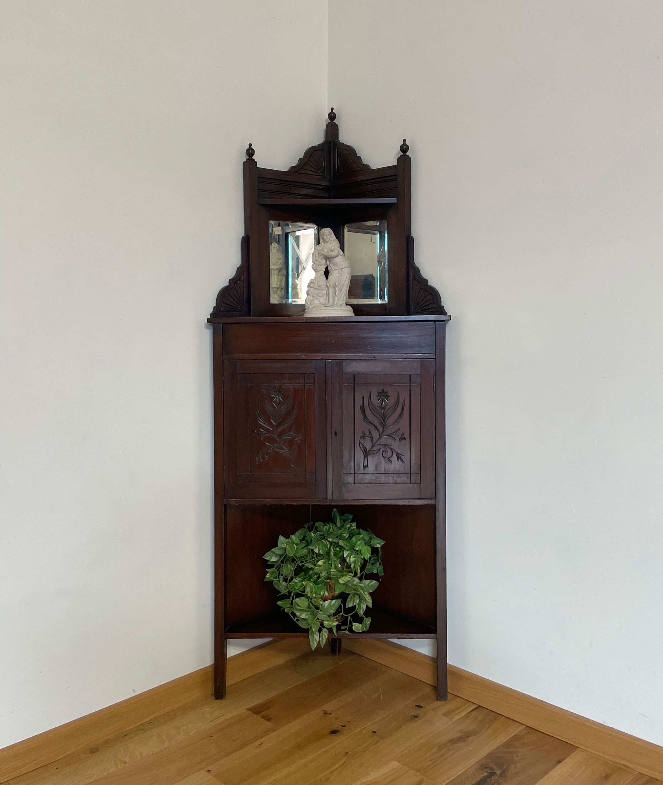 Corner cabinet with original mirror
