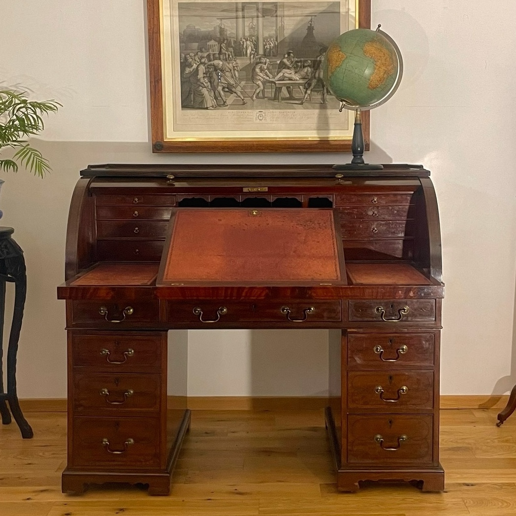 Roll-top Desk - 1830 c.