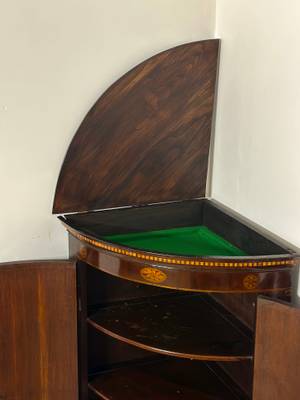 Corner Cabinet 1780 c. thumbnail 4