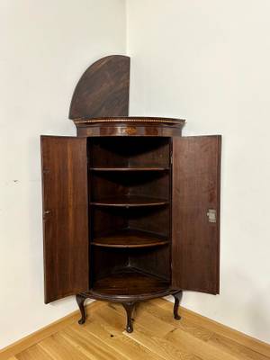 Corner Cabinet 1780 c. thumbnail 5