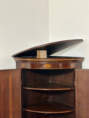 Corner Cabinet 1780 c. thumbnail 6