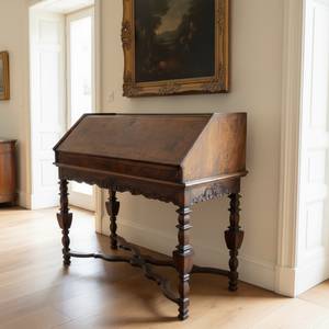 Italian walnut bureau – 17th cent. thumbnail 2