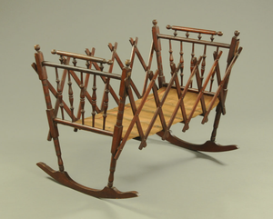 Crib - 1800s thumbnail 3