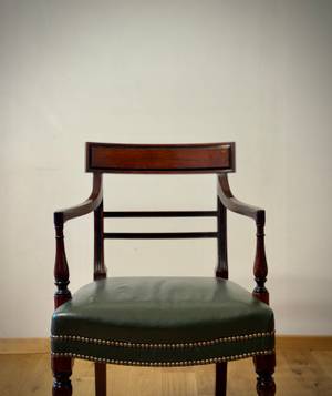 Set 4 mahogany armchairs with leather seats thumbnail 2