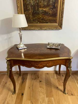 Writing desk with bronze details thumbnail 3