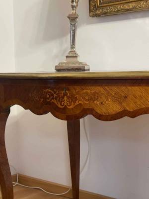 Writing desk with bronze details thumbnail 4