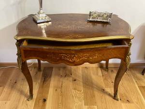 Writing desk with bronze details thumbnail 5